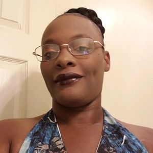 Meet your Posher, Simone